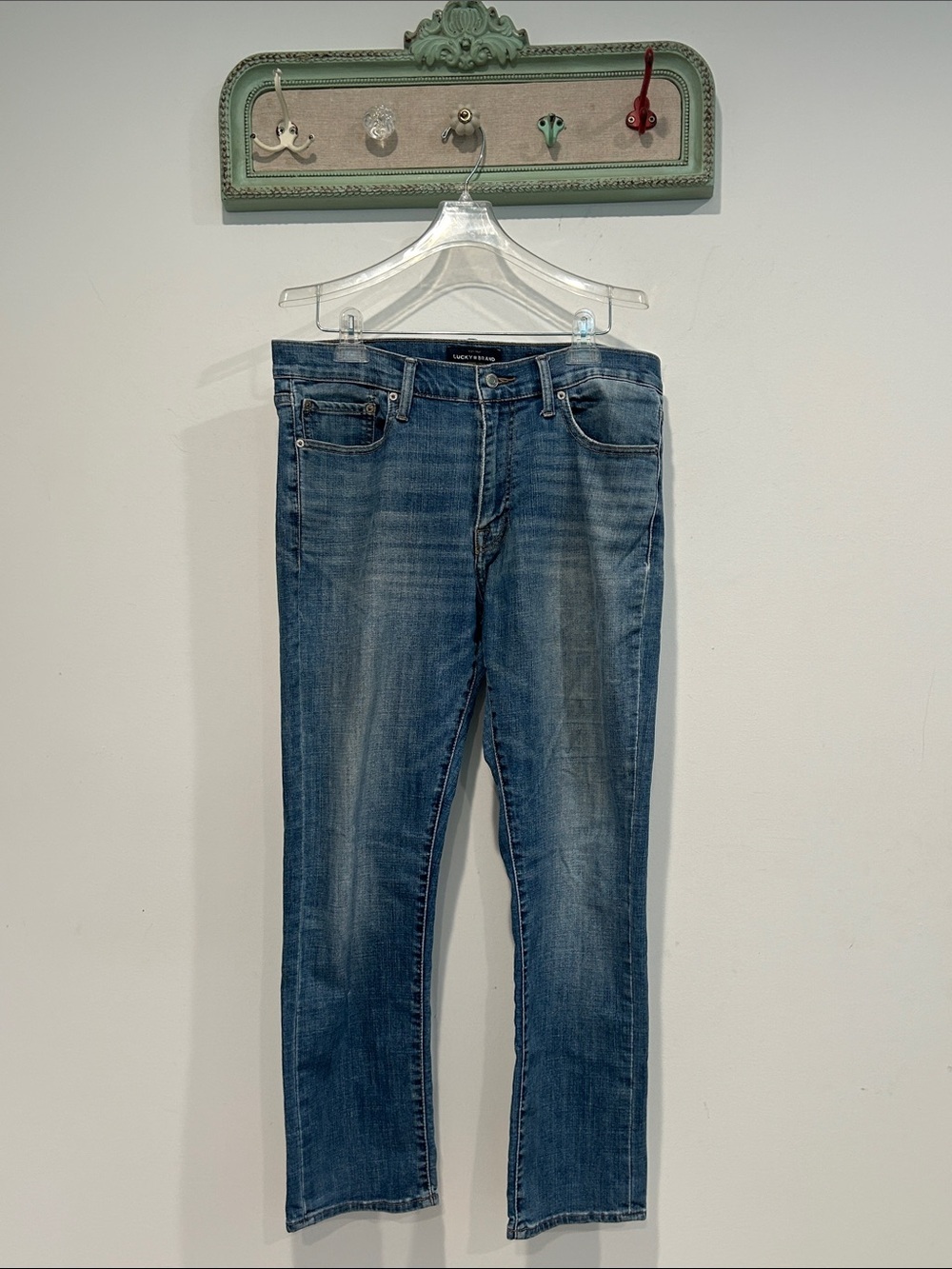 Lucky Brand Men's athletic slim Jeans in Medium Blue Wash 33/30